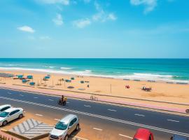 Rooftop Sea View Boutique Shivangi Hotel Near Jagannath Temple 1400m - Restaurant- Lift and Free Parking Facilities - Fully Air Conditioning Premium Rooms- Best Sea Beach Hotel In Puri，位于普里的酒店
