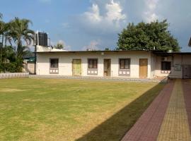 Sai Samata Lodging Boarding, hotel in Junnar