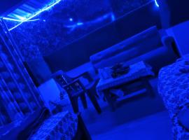 Ocean pearl Homesatay 3، فندق في Kāsarkod