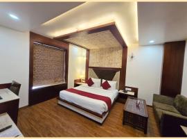 LUXUARY HOTEL SQR INN - Near Kashi Vishwanath Temple - # Restaurant - Lift & Parking Facilities - Fully Air conditioned HOTEL - Top Rated Hotel In Varanasi, hotel near Lal Bahadur Shastri International Airport - VNS, Varanasi
