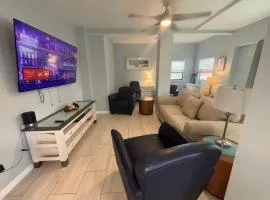 Egret - 1st Floor Freshly Updated Kit W&D 3 Miles to Beach