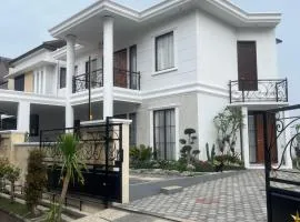 Villa Falenia City View Family Only