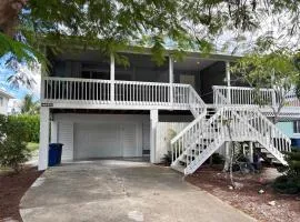 Tarpon - Spacious Updated W&D Full Kitchen 1.5 Mi to Beach