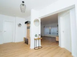 Schöne, zentral gelegene &renovierte Wohnung in NR