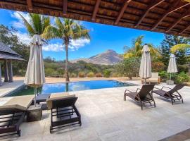 Villa on Tamarina Golf Course, hotel in Tamarin