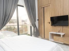 Luxury 3BR Apt w balcony view in Chevron, Lekki, hotel in Lekki