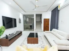 Luxurious townhouse behind Achimota Mall