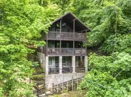 A Beary Active Cabin - Outdoor Hot Tub, Firepit, Near Ober Mountain, + Pet Friendly!