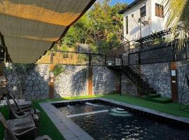 Balai Halang Tiny Homes Lipa Batangas, hotel in Palavit