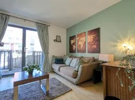 Large 3-bedrooms House Near Centre Free Parking