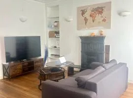 Comfort Parisian Room and Sofa Bed 1 min to Metro M4 & T3A