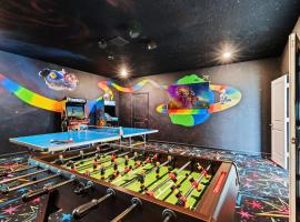 Great 8 br villa w games theater pool by Disney, hotel in Kissimmee