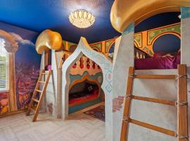 Great 8 br villa w games theater pool by Disney, hôtel à Kissimmee