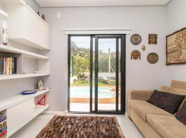 Room near the Beach, ξενοδοχείο σε Estaleiro