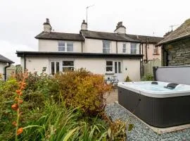 Wansfell View, Central Hawkshead with Hot Tub