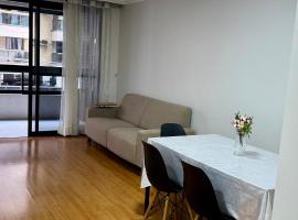 Apartamento moderno a 2 quadras da Praia da Costa - completo, espaçoso e com mimo especial、ヴィラ・ヴェーリャのホテル