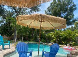 Beach Side Beauty with amazing Pool!, Hotel in Crystal Beach