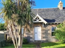 4 Bed Cottage Sleeps 6-Pet-Friendly-Private Garden
