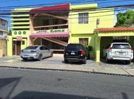Hotel Enrique I Gazcue, Bed and Breakfast