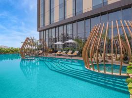 Radisson Blu Hotel & Spa, Nashik: Nashik şehrinde bir havuzlu otel