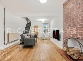 Homely 3-Bedroom Retreat with Garden & Living Room