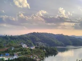 Hotel bright moon lake
