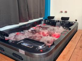 Apparte front de mer avec Jacuzzi, hotel in Cap d'Agde