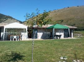 Chalet Vista Lago, guest house in San Gregorio
