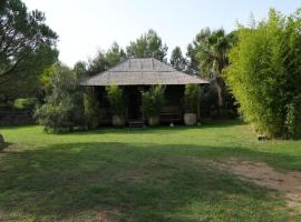 Bungalow Bali, bungalow em Llofríu