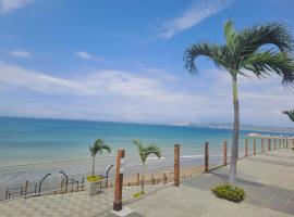 Casa con vista al mar y piscina en Manta: Manta şehrinde bir otel
