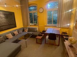 Große Ferienwohnung für bis zu 8 Personen mit 2 Badezimmern, hotel v destinaci Merseburg