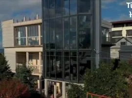 TIRKIUSTAS House