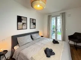 HolidayHome Apartments I Airport Deluxe Condo with Terrace