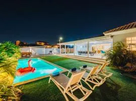 Local Vibes Villa, Big Pool and Outdoor, 10 sleeps