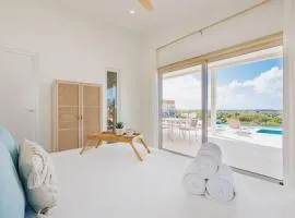 Stunning Sunset Views, Big Pool, Hot Tub, Sleeps 8