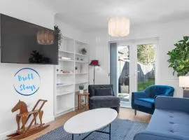 Brett Stays - Fast WiFi - Modern Amenities - Smart TV - Sleeps 8