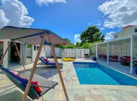 Villa élégante avec piscine à Cluny Schoelcher, hotel in Schœlcher