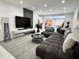 Villa élégante avec piscine à Cluny Schoelcher, hotel i Schœlcher