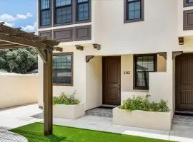 Bright Pasadena Getaway w Patio & Near Old Town