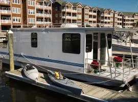 The LOVE Boat! -An OBX Floating Getaway-