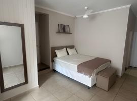 3 Suítes, Piscina e Lazer!, hotel i Pirassununga