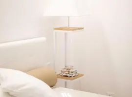 WHITE SOFIA - uno sguardo sul mare