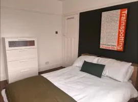 Modern & cosy room in the heart of Manchester breakfast included