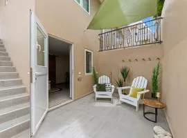 Charming One-bedroom Apartment near Mambo Beach