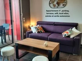 Patio Arena, appartement 2 étoiles, terrasse, parking, wifi, entrée et sortie autonomes, local vélos