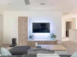 Tesla Luxe Retreat Sleeps 10