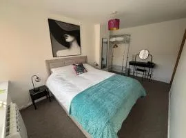 City Centre Apartment 2 Bedrooms Free Parking