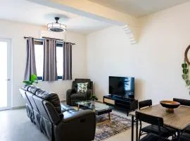 Modern 2 Bed Room Suite in Art District