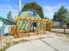 Elysian Escape - AC, Hot Tub, Foosball, and Firepit!