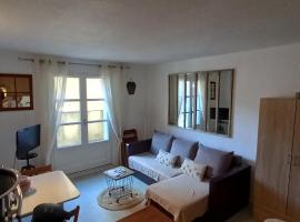 Appartement rénové, hotel in Campan